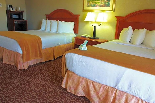 Gallery - Red Arrow Inn & Suites, A Travelodge By Wyndham