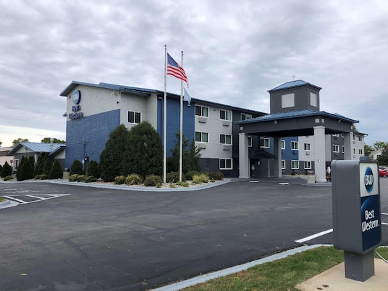 Gallery - Comfort Inn & Suites Shakopee Downtown Area