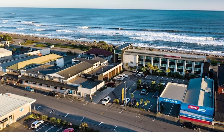 Gallery - Beachfront Hotel