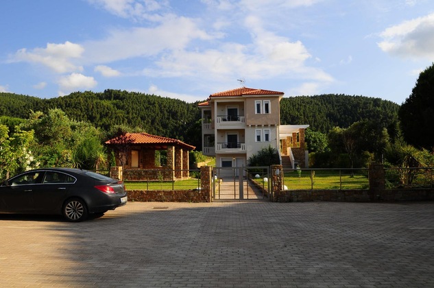 Gallery - Fillis House