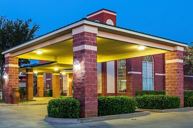 Gallery - Quality Suites Lubbock