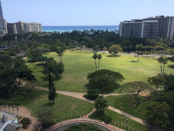 Gallery - Luana Waikiki Hotel & Suites