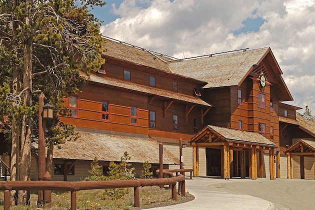 Gallery - Old Faithful Snow Lodge & Cabins