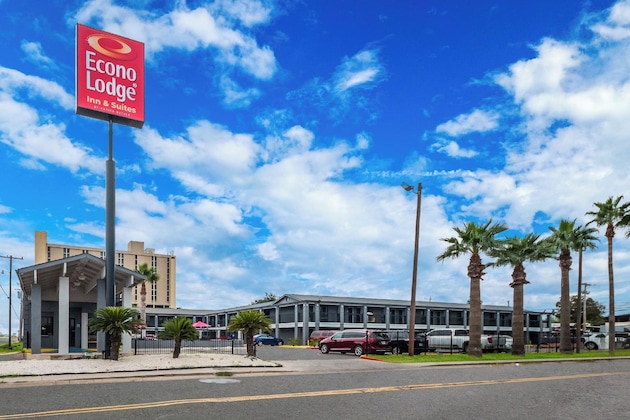 Gallery - Econo Lodge Inn & Suites
