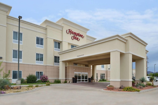 Gallery - Hampton Inn Alpine