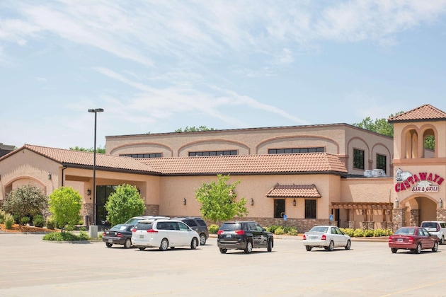 Gallery - Ramada Tropics Resort & Conf Center By Wyndham Des Moines