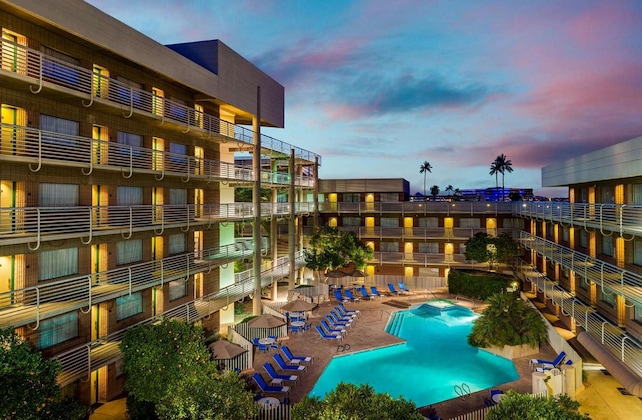 Gallery - Doubletree Suites By Hilton Hotel Phoenix