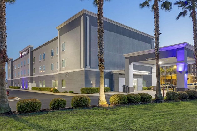 Gallery - Best Western Plus Brunswick Inn & Suites
