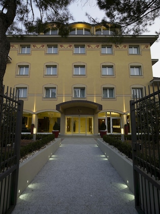 Gallery - Virginia Palace Hotel