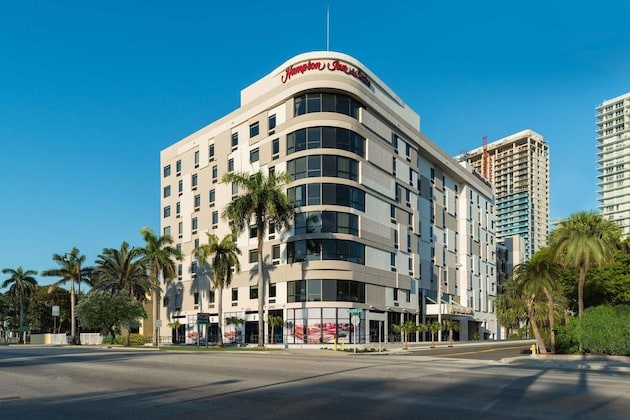 Gallery - Hampton Inn & Suites Miami Wynwood Design District