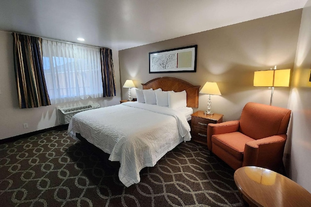 Gallery - Ramada Bayside Inn And Suites