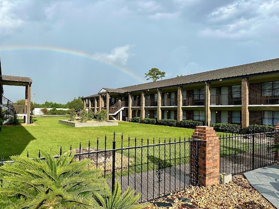 Gallery - At Home Inn & Suites