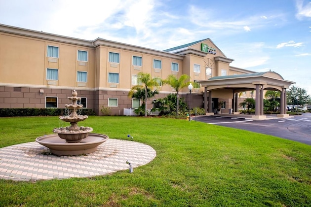 Gallery - Holiday Inn Express & Suites Cocoa By Ihg