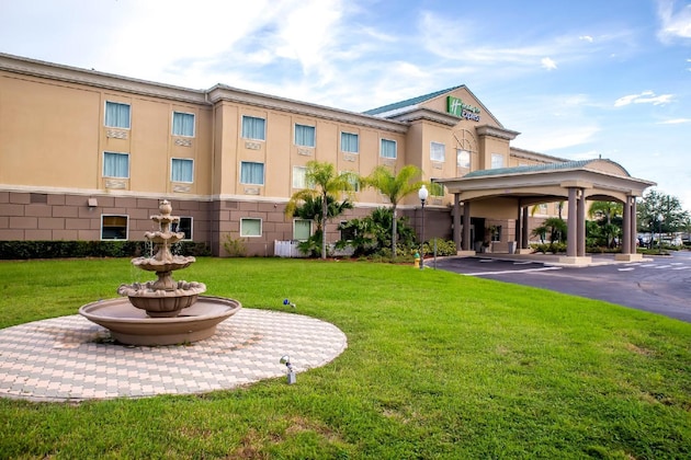 Gallery - Holiday Inn Express & Suites Cocoa