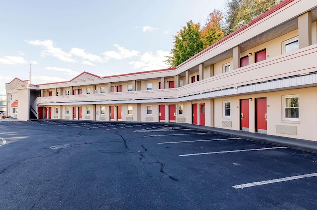 Gallery - Econo Lodge West Springfield