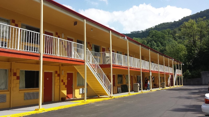 Gallery - Econo Lodge Near Bluefield College