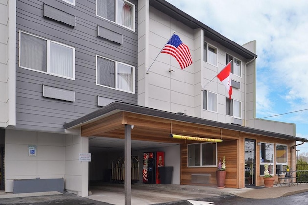 Gallery - Clackamas Inn & Suites
