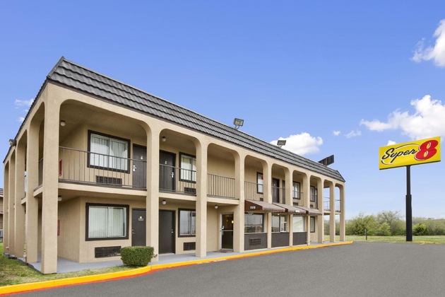 Gallery - Super 8 By Wyndham Fort Worth Tx