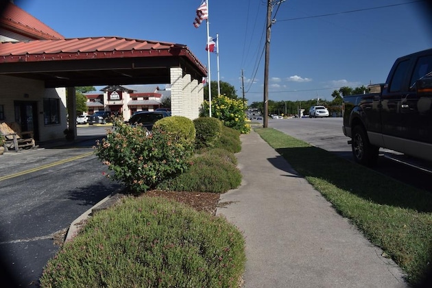 Gallery - Super 8 By Wyndham Fredericksburg
