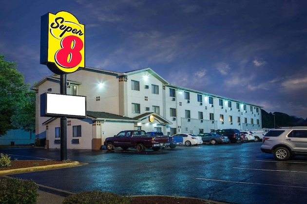 Gallery - Super 8 By Wyndham Hot Springs