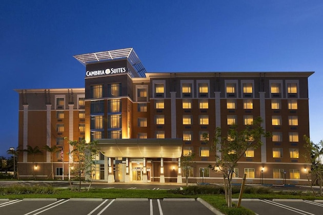 Gallery - Holiday Inn Express Miami Airport Blue Lagoon Area