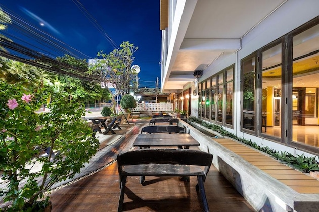 Gallery - The Jomtien Twelve