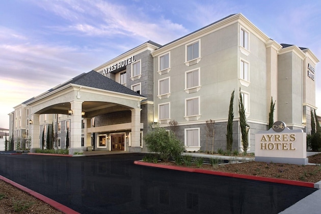 Gallery - Ayres Hotel Fountain Valley