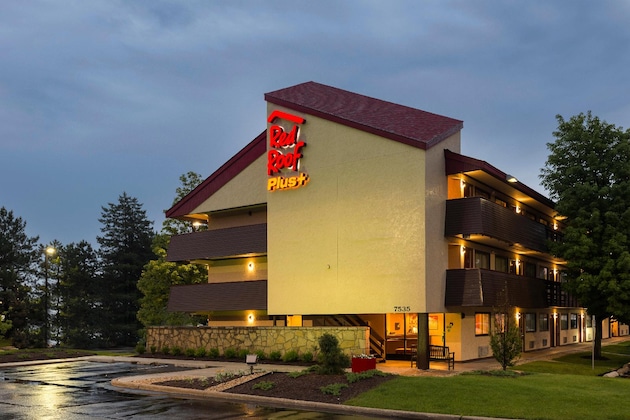 Gallery - Red Roof Inn Plus+ Chicago - Willowbrook