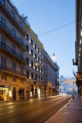 Gallery - Via Del Corso Home