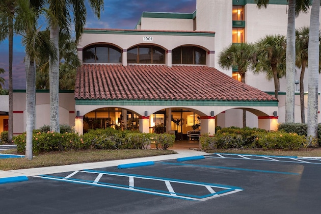 Gallery - Ramada By Wyndham West Palm Beach Airport