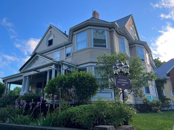 Gallery - The Munroe Inn