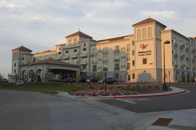 Gallery - Woolley's Classic Suites Denver Airport