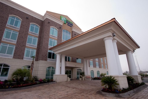 Gallery - Holiday Inn Express & Suites Charleston Arpt-Conv Ctr Area