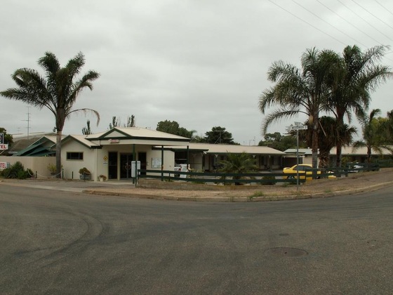 Gallery - Oval Motel