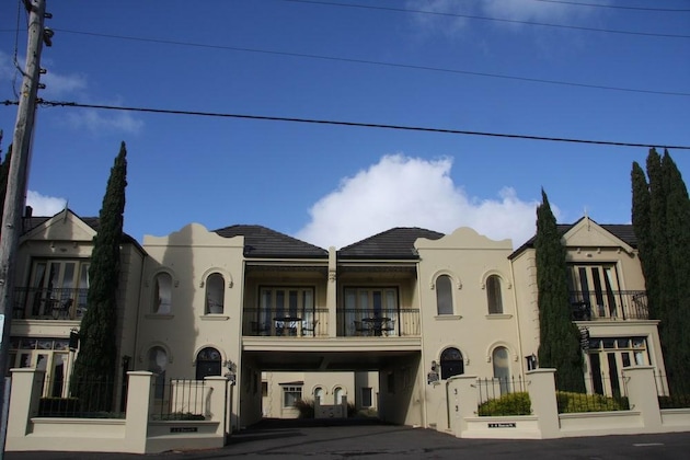 Gallery - Banyan Place