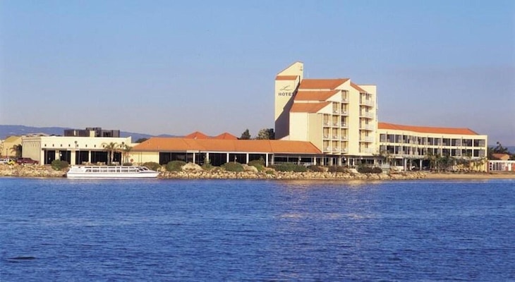 Gallery - Lakes Hotel