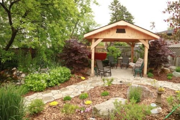 Gallery - A Garden Stroll B&B