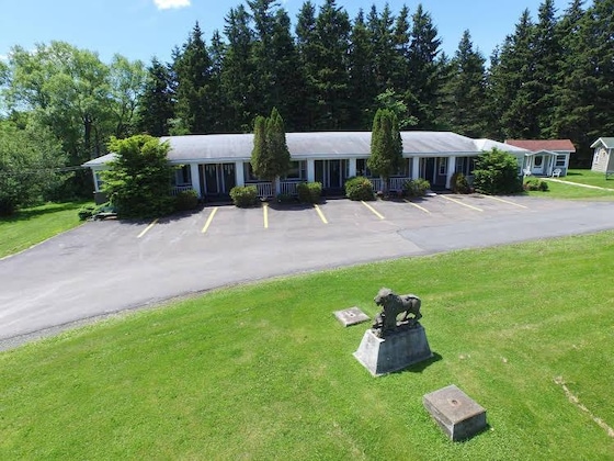 Gallery - The Lionstone Inn Motel And Cottages