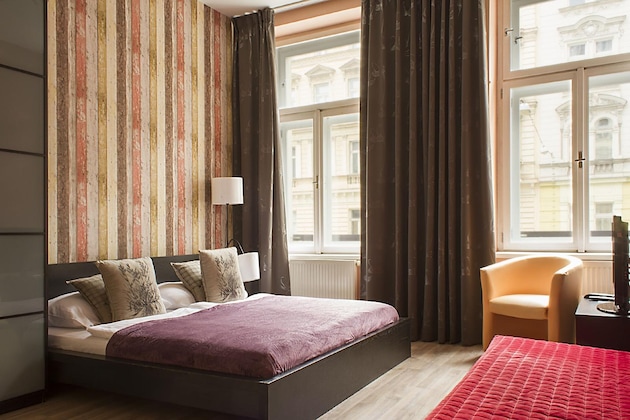 Gallery - Royal Court Legerova