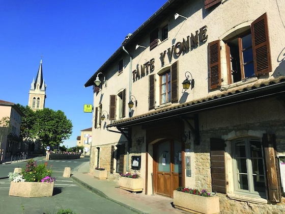Gallery - Logis Hôtel Tante Yvonne & Son Restaurant Semi-Gastronomique Lyon Nord