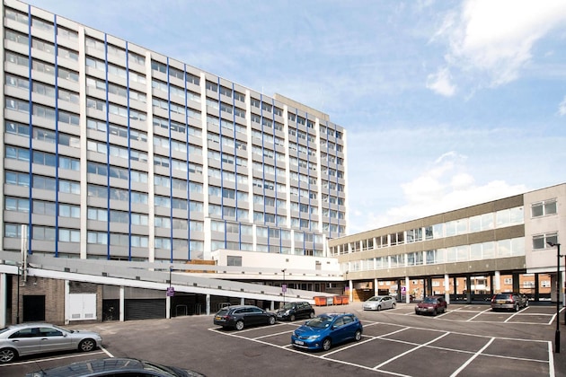 Gallery - Premier Inn London Hendon (The Hyde)