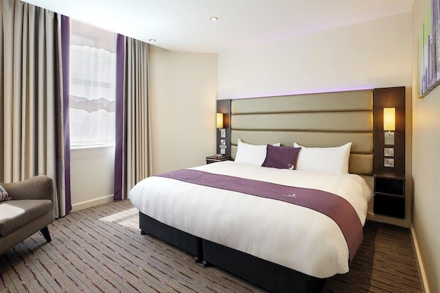 Gallery - Premier Inn London City (Old Street)