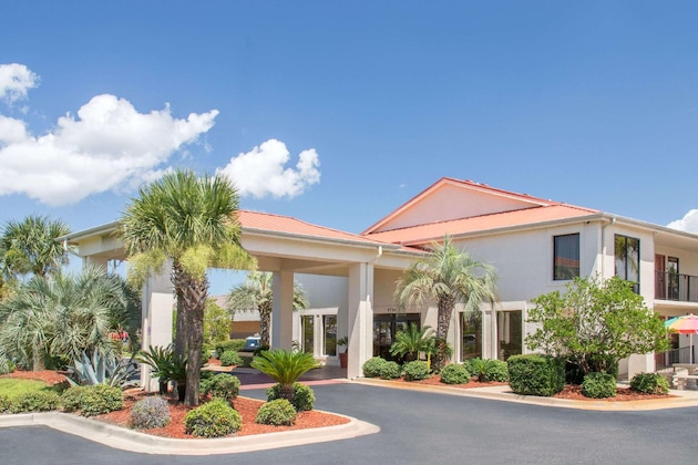 Gallery - Days Inn And Suites By Wyndham Navarre Conference Center