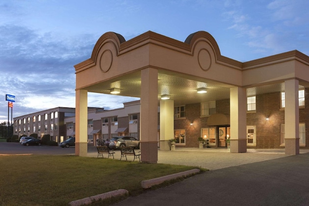 Gallery - Travelodge By Wyndham Edmundston