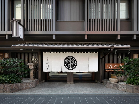 Gallery - Gion Shinmonso