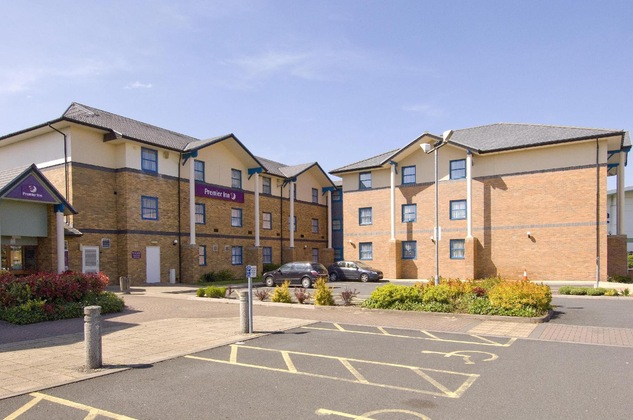Gallery - Premier Inn Wolverhampton North