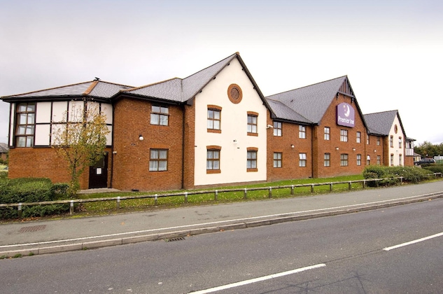 Gallery - Premier Inn Chester Central (South East)