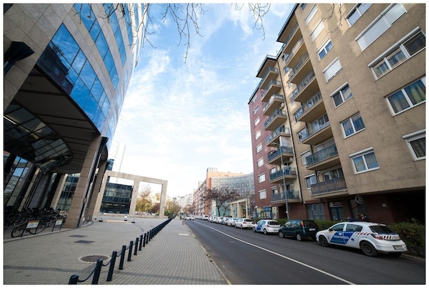 Gallery - Arpad Bridge Apartments