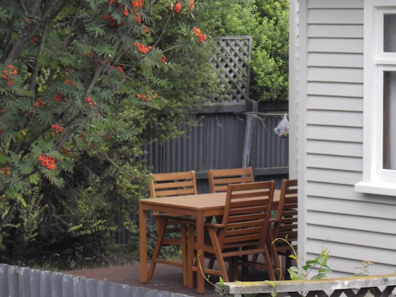 Gallery - Christchurch City & Country Cottages - Clarence Cottage