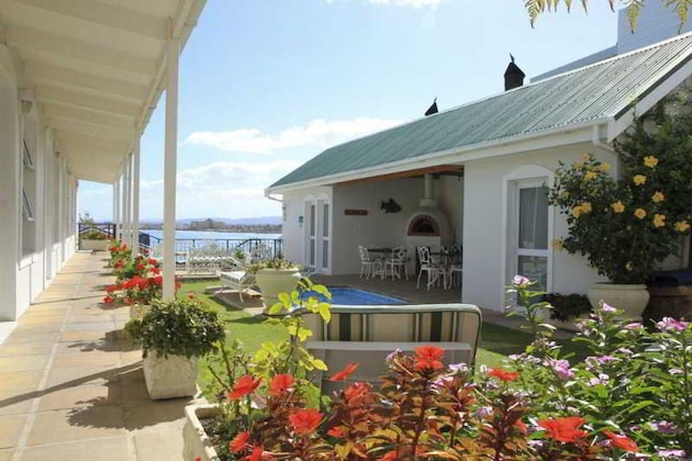 Gallery - Gordon's Beach Lodge